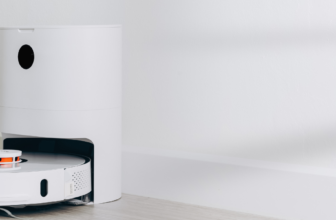 Robot Vacuums vs Traditional Vacuums: Which Is Better for Your Home?
